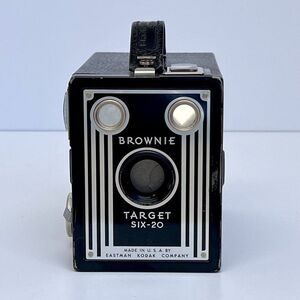 Vintage 1941 Kodak Target Brownie Six-20 Box Film Camera NON-WORKING Decorative